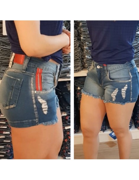 Short jeans lavado, com detalhes em rasgados frontais,