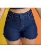 Short jeans escuro.