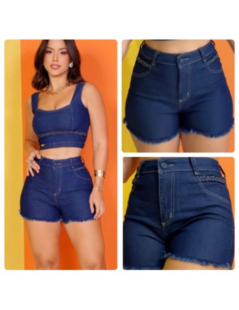 Short jeans escuro.