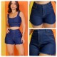 Short jeans escuro.