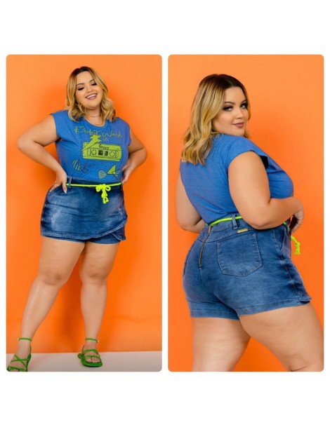 Short saia Plus Size jeans claro.