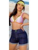 Short jeans escuro.